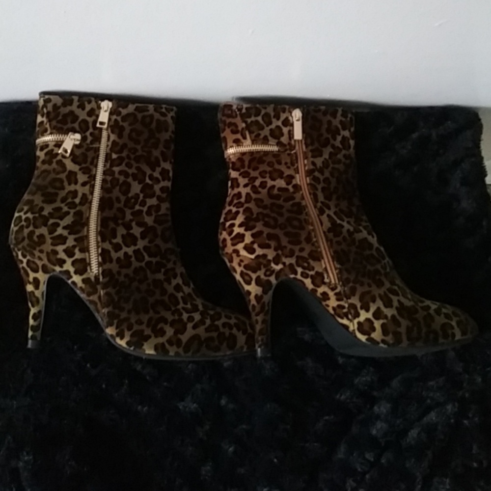 Boots - Picture 4 of 4